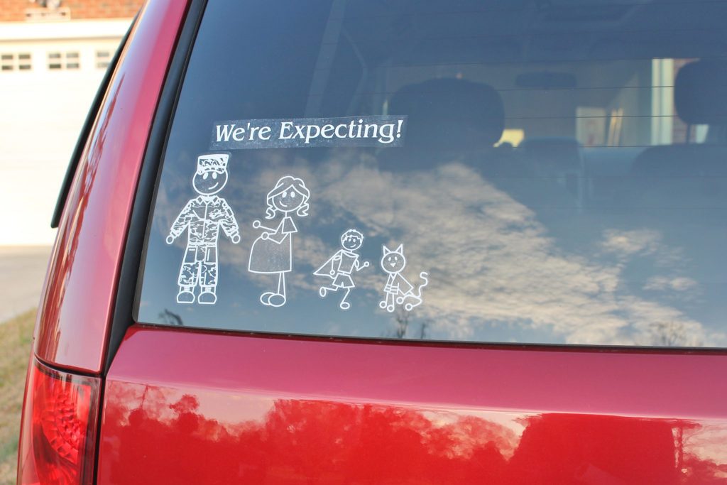 This cute pregnancy announcement idea uses family stickers for your vehicle to tell others the great news! #pregnancy #expecting #newbaby