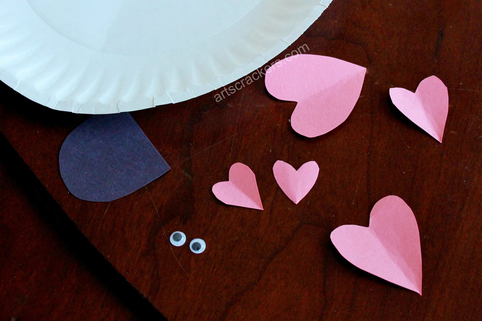 Paper Plate Love Bug Step 1