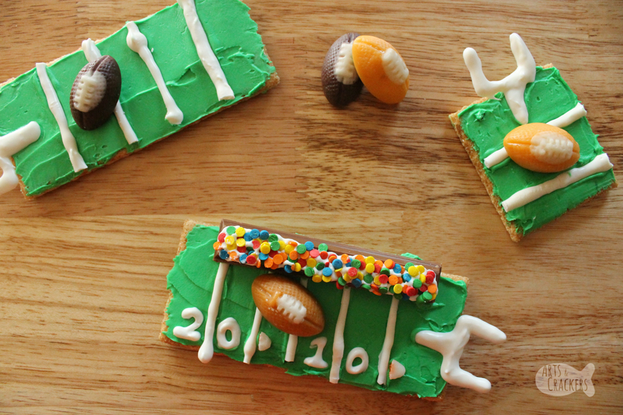 Kick off football season with these cute Football Field Graham Cracker Treats; this Graham Cracker Football Field is the perfect football treat for youth football events, tailgating, football parties, or watching the big game.