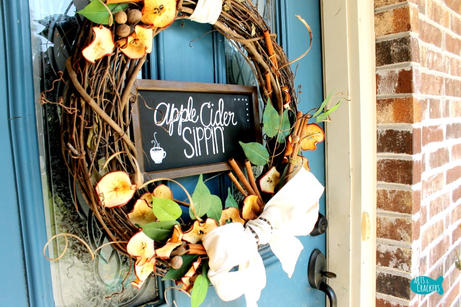 If you love all things autumn, especially apple cider, you'll love this DIY Apple Cider Fall Wreath Tutorial | Apple Cider | DIY Wreath | Fall Wreath | Apple Wreath | Farmhouse | Chalkboard | Essential Oils | doTERRA Oils | Spiced Cider | Home Decor | Interior Decorating | Fall Decorating