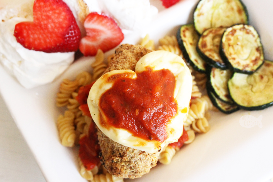 Make Valentine's Day special at home with this simple Chicken Parmesan Valentine's Dinner for Two | Recipe | Cooking | Dinner Ideas | #foodblogger #recipe #valentines #chickenrecipes #foodgawker