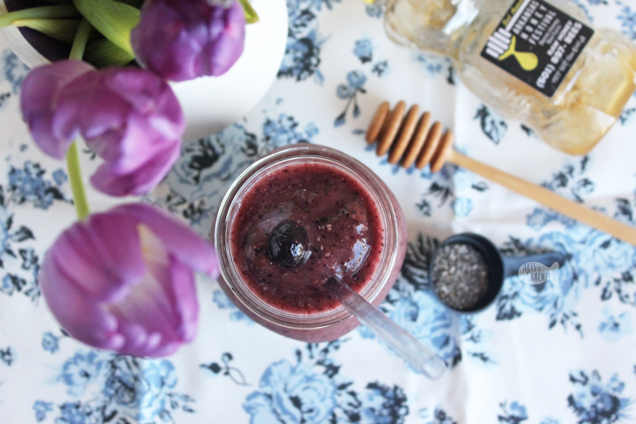 If you're on a mission to find nutritious foods that fit your health lifestyle, this easy Dairy-Free Blueberry Smoothie recipe needs a place in your day | smoothie | clean eating | fruit smoothie | dairy-free smoothie | personal blender | smoothie recipes | chia seeds | kale powder | drink recipes | beverage recipes | breakfast recipe