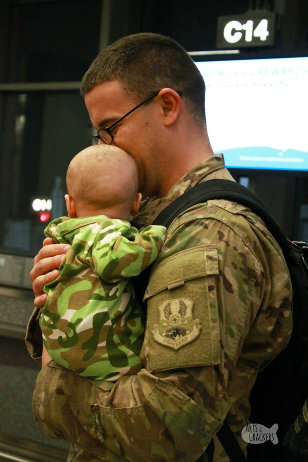 Breastfeeding as a military spouse when your husband is deployed is hard, but these tips will make breastfeeding during deployment easier | advice from a military spouse #usaf #militaryspouse #breastfeeding #motherhood #militaryfamily #tricare