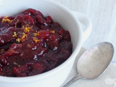 Your tastebuds will sing when you eat this delicious Ginger, Honey and Orange Cranberry Sauce; it's sweet, sour and with a hint of spice | cranberry sauce recipe | homemade cranberry sauce | whole berry cranberry sauce | easy cranberry sauce | sugar free cranberry sauce | cranberry sauce with honey | fresh cranberry recipes | Thanksgiving sides #thanksgiving #recipe #sugarfree