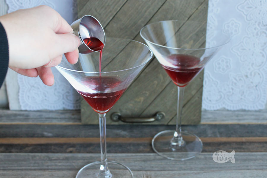 Celebrate the holidays with this non-alcoholic Cherry Cranberry Cocktail | holiday mocktail | non-alcoholic holidays | non-alcoholic drink | cranberry cocktail | shirley temple drink | thanksgiving drinks | Christmas drinks | beverage recipes #drinks #holidays #nonalcoholic