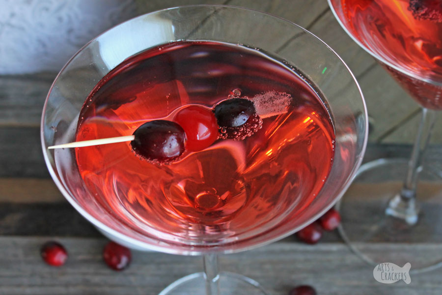 Celebrate the holidays with this non-alcoholic Cherry Cranberry Cocktail | holiday mocktail | non-alcoholic holidays | non-alcoholic drink | cranberry cocktail | shirley temple drink | thanksgiving drinks | Christmas drinks | beverage recipes #drinks #holidays #nonalcoholic