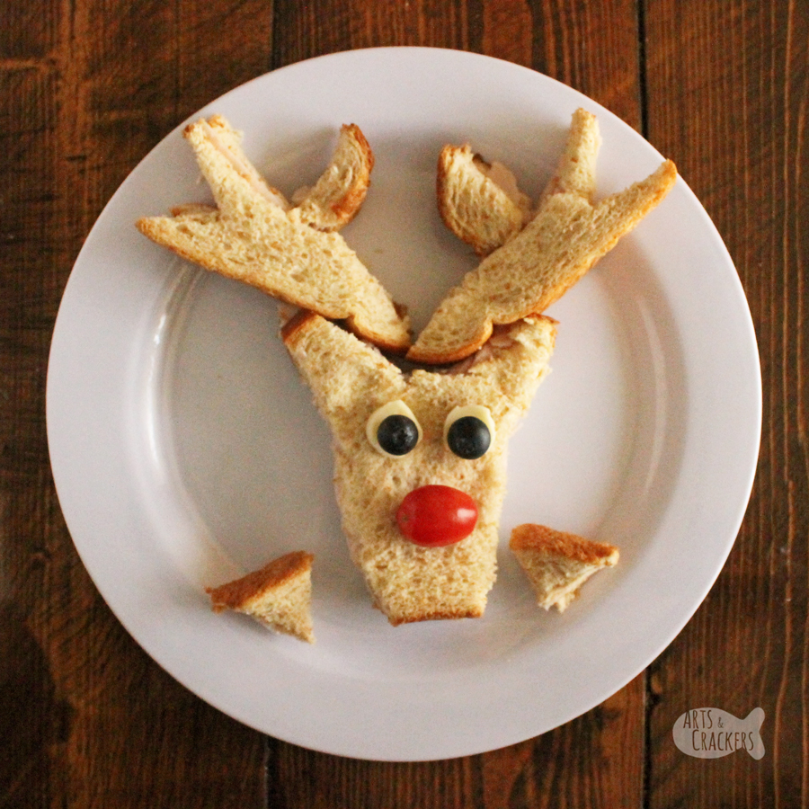Make lunchtime fun with this Cute Reindeer Sandwich Christmas Lunch for Kids | Christmas food | shaped sandwiches | sandwich cutter | cute lunch ideas | lunch ideas for kids | Christmas lunch ideas | reindeer crafts | edible craft | Christmas for kids #christmas #lunchideas #momblogger #lunchforkids #sandwich