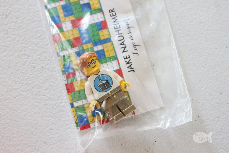 Surprise a LEGO lover with this creative gift wrapping idea and gift ideas for LEGO lovers | LEGO fan | LEGO brick | LEGO wrapping paper | LEGO gift wrap | unique gift wrap | birthday gift wrap | how to wrap gifts | wrapping presents | LEGO birthday | LEGO cards | LEGO gift bag | LEGO gift ideas | Personalized Minifigures | birthdays for boys #lego #wrappinggifts #birthdaysforkids