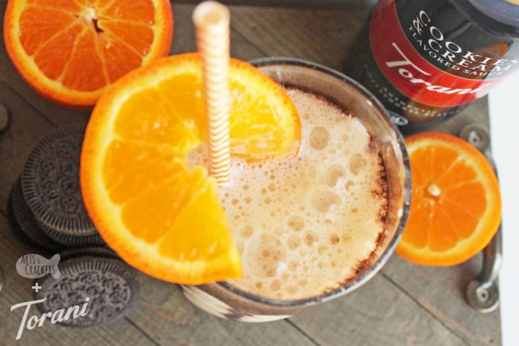 Brighten up summer with this delicious Chocolate Orange Smoothie. Enjoy the combination of the childhood favorites — cookies and cream, orange cream, and chocolate orange | orange smoothie recipe | dessert smoothie | dessert beverages | orange shake | cookies and cream shake | chocolate smoothie | gluten free recipe #smoothies #dessert #recipe