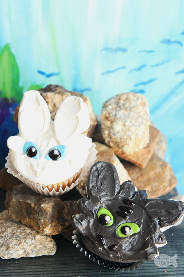 Host a "How To Train Your Dragon 3" Movie Night or party with these adorable Dragon Cupcakes and the How to Train Your Dragon 3 Walmart Exclusive DVD Gift Set from Walmart | Toothless Cupcake | Toothless Dragon | Light Fury | Night Fury | Toothless Girlfriend | Cupcake Decorating | Cake Decorating | Cute Cupcakes | Cupcake Tutorial | Dragon Cake | #cakedecorating #dragon #cupcakes