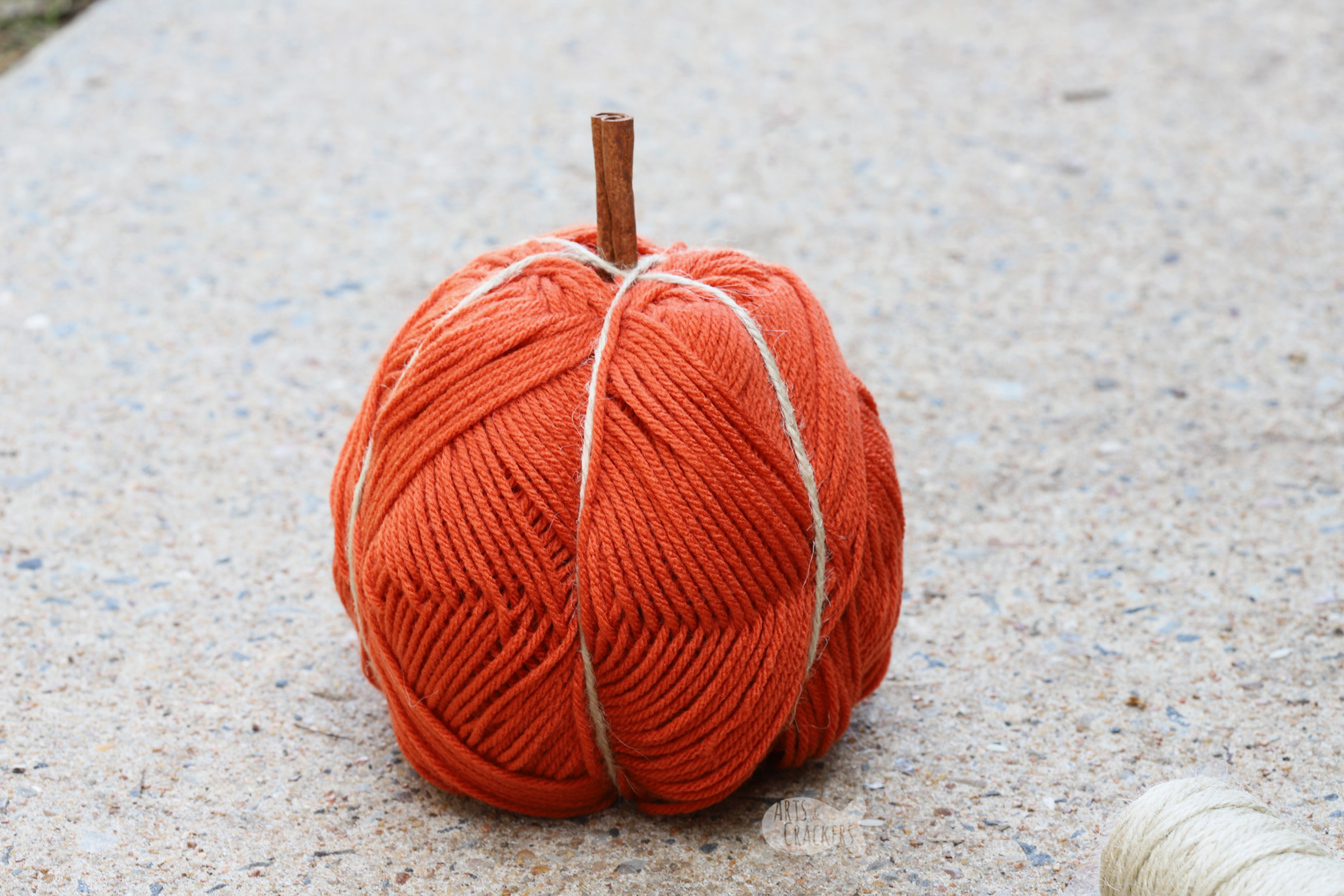 Decorate for fall with these adorable yarn pumpkins. Make this cute pumpkin decor with a yarn skein to make easy fall decorations for your home | DIY pumpkin decor | yarn skein crafts | fall crafts for the home | yarn pumpkins | no sew | yarn crafts for fall | fall home decorating | easy fall crafts | fall mantel | #yarncrafts #craftyfingers #autumncrafts #homedecor #pumpkins #yarn #DIYblogger